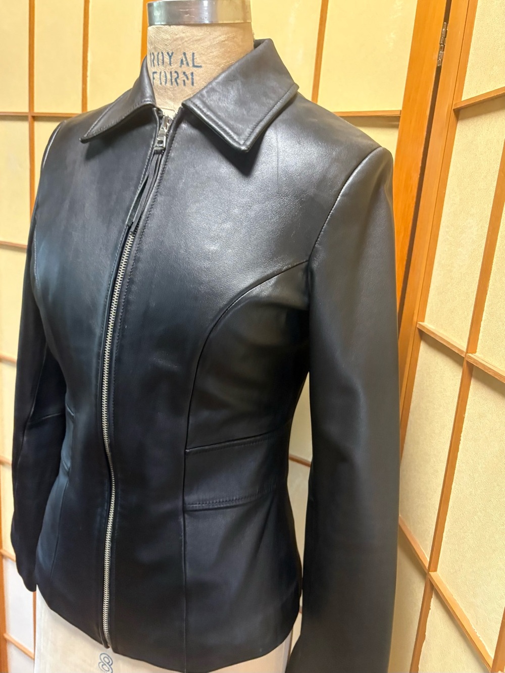 Express 100% Genuine Leather Black Zip Front Fitted Jacket Y2K Minimalist Sz 6 - Picture 3 of 12